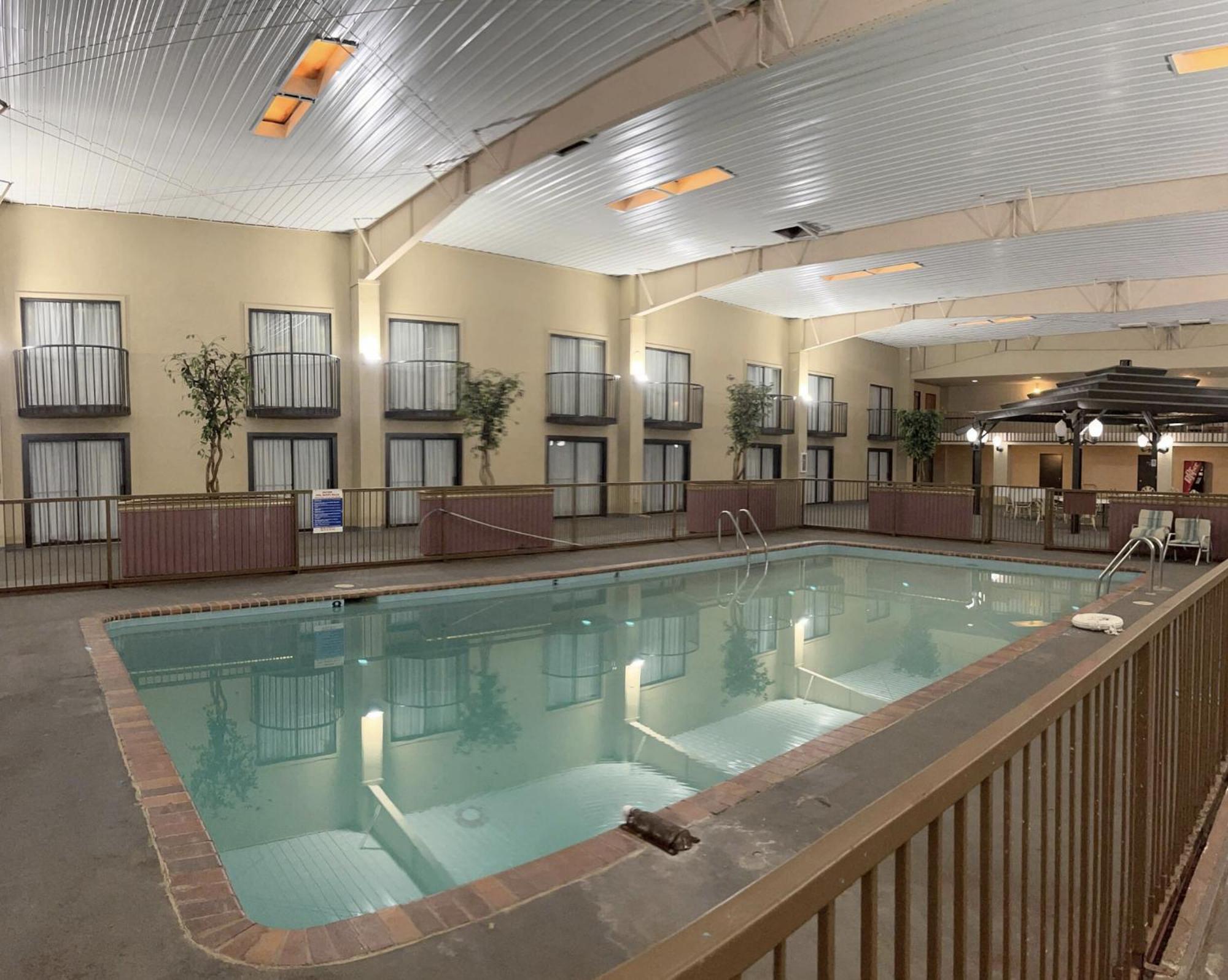 Regency Inn & Suites 阿尔特斯 外观 照片