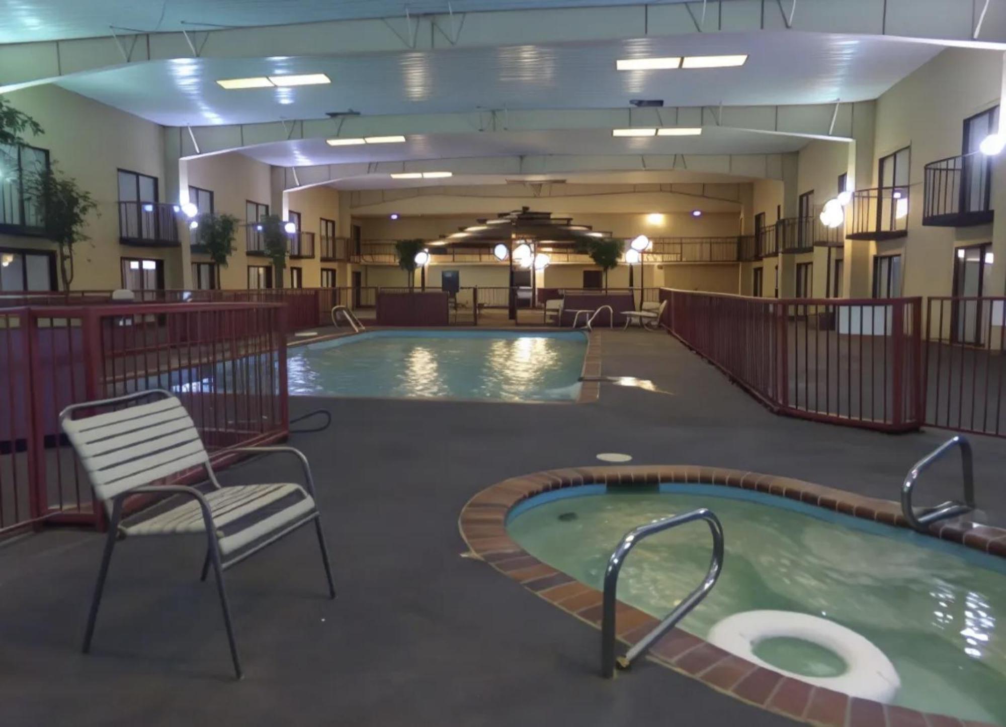 Regency Inn & Suites 阿尔特斯 外观 照片
